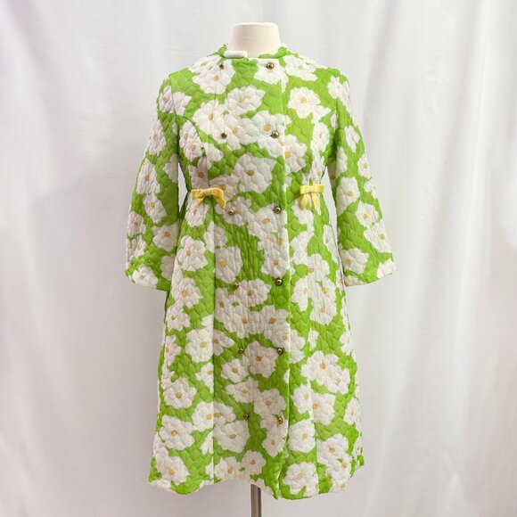 Other - Vintage green floral quilted robe housecoat with velvet bows - fits like medium
